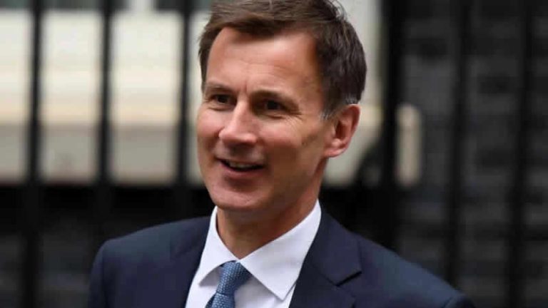 İngiltere’de krize neden olan vergi planı rafa kaldırılıyor