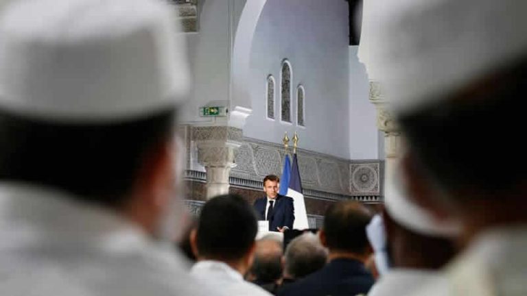 Macron, Paris’teki Büyük Camii’yi ziyaret etti