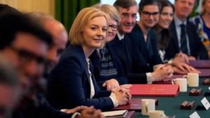 Muhafazakâr Parti içinde Liz Truss’ın istifasını isteyen isimler görüşüyor