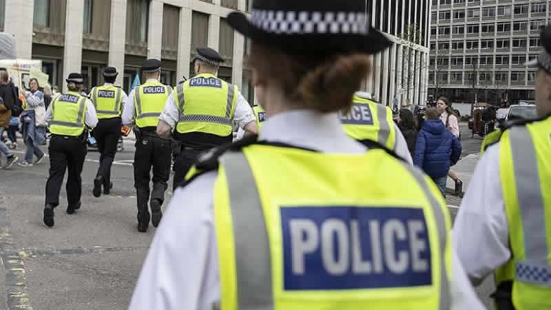 Rapor: Görevini kötüye kullanan yüzlerce İngiliz polisi cezasız kalıyor