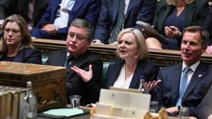 İngiltere’de siyasi kaos: ‘Truss uçurumun eşiğinde’