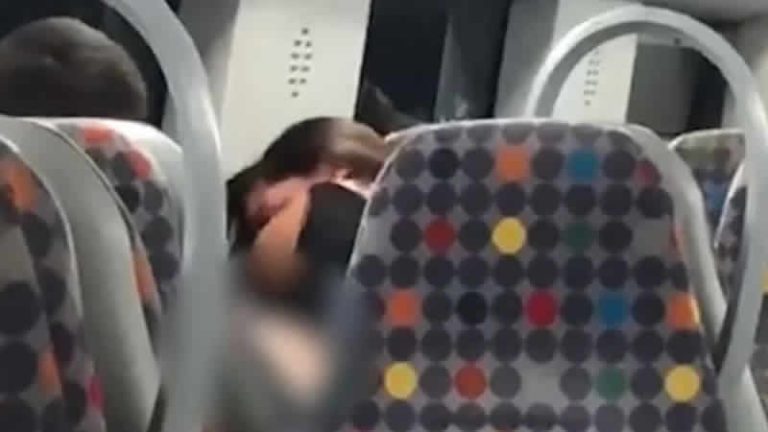 Trende cinsel ilişkiye giren çift İngiltere’de gündem oldu