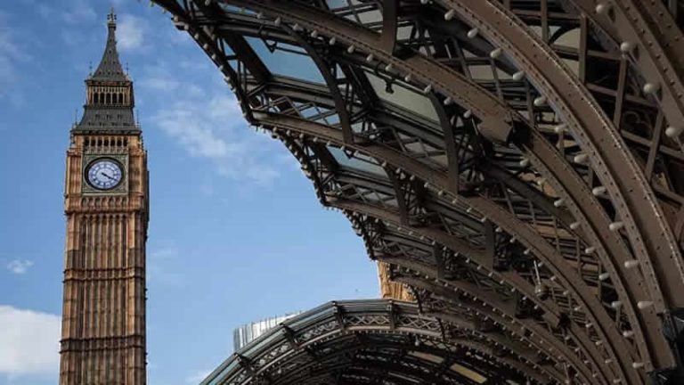 Big Ben Kulesi 5 yıl sonra yeniden hizmete girdi