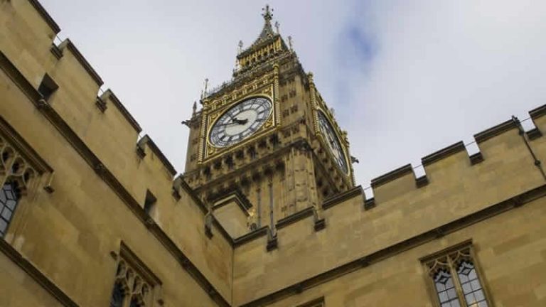 Big Ben’in çanları ateşkes anlaşmasının 104. yılında 11 kez çaldı