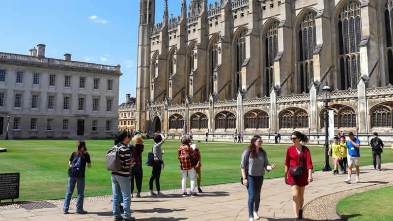 İngiltere’de Üniversite Harçları 2026’dan İtibaren Enflasyona Göre Artacak