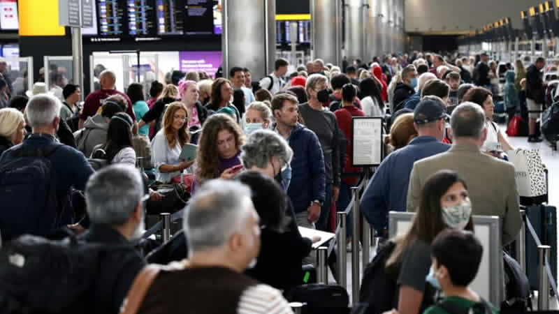 Londra Heathrow Havalimanı çalışanları Dünya Kupası öncesinde greve gitti