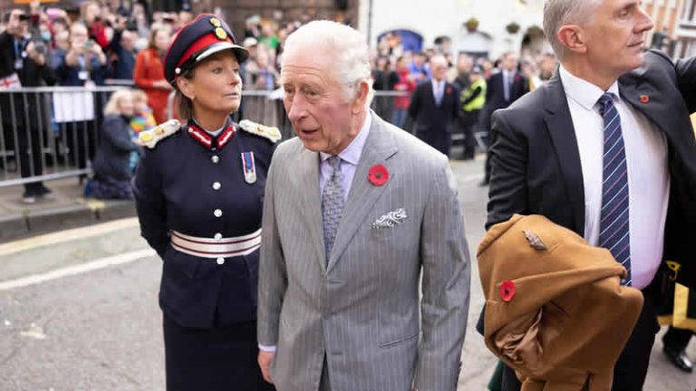 İngiltere Kralı 3. Charles’a yumurta atan kişi gözaltına alındı