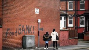 İngiltere ekonomisinin resesyonun eşiğinde olduğu bildirildi