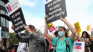 İngiltere grev dalgasıyla karşı karşıya