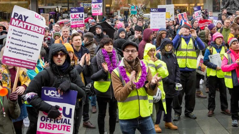 İngiltere üniversitelerindeki 70 bin çalışan iş bırakacak