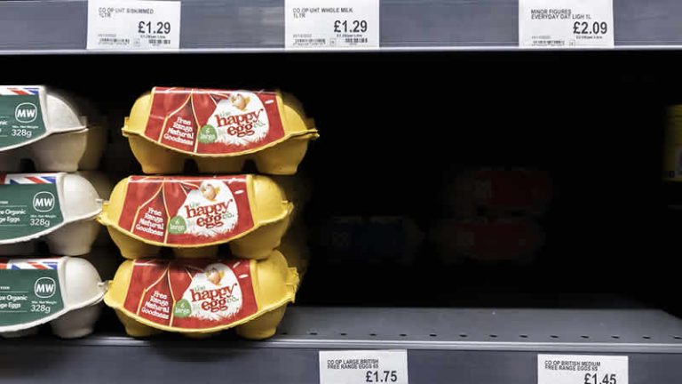 İngiltere’de bazı süpermarketlerde yumurta satışına sınırlama getirildi