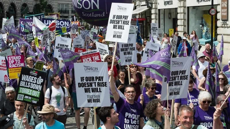 İngiltere’de hemşirelerin grev kararı hastaları vurdu