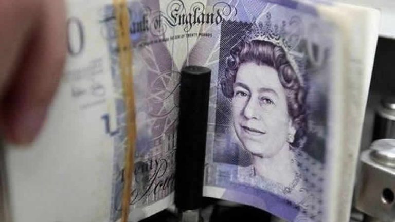 İngiltere’de kamu sektöründe ücret artışı enflasyonun altında kalacak