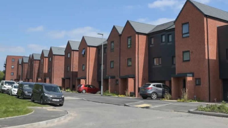 İngiltere’de konut fiyatlarında büyüme yavaşladı