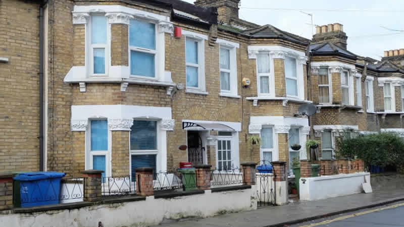 İngiltere’de konut fiyatlarının düşmesi bekleniyor