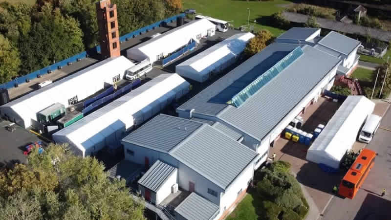 İngiltere’deki Manston göçmen merkezine hapishane benzetmesi