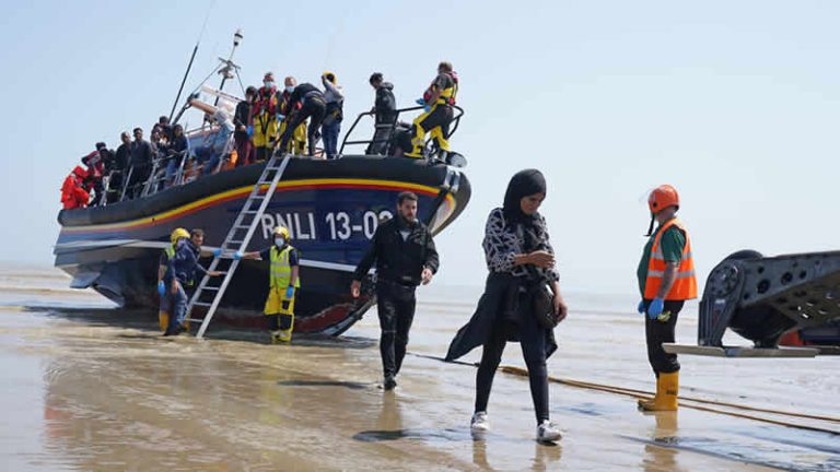 İngiltere’nin göçmenler için Fransa’ya ödeyeceği miktar belli oldu