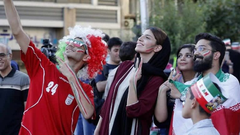 İran’da, Dünya Kupası’nda İngiltere’yi destekleyen restoran kapatıldı