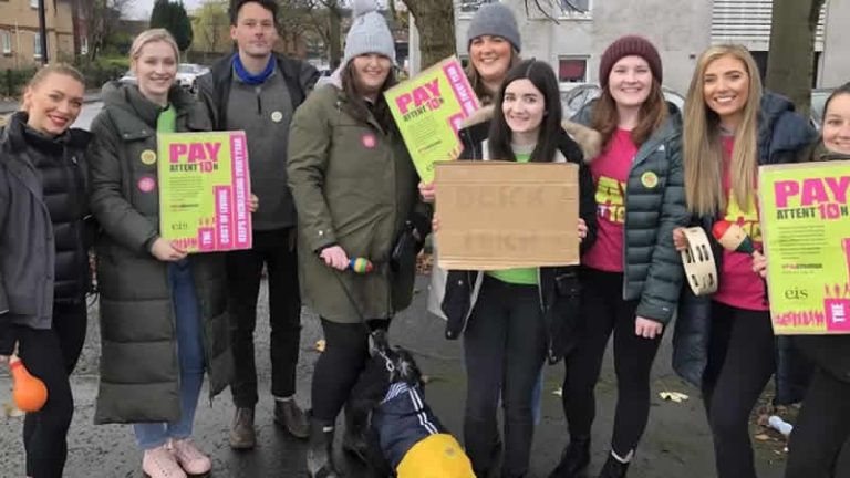 İskoçya’da zam isteyen öğretmenler greve gidince okullar kapandı