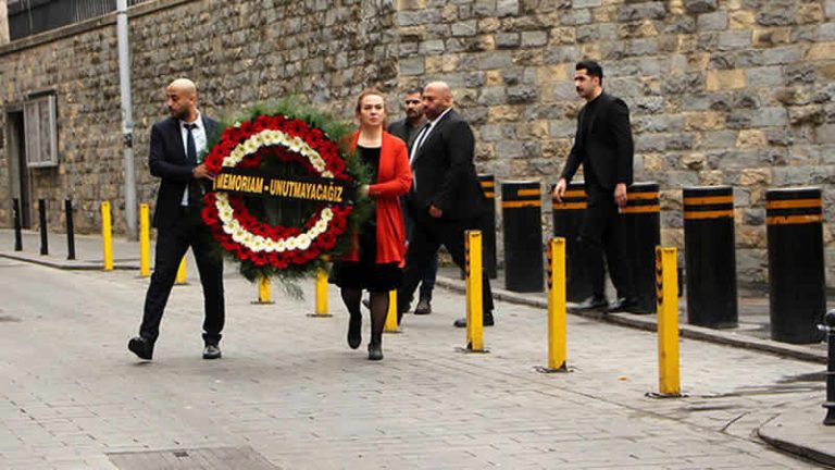 İstanbul’daki İngiliz Başkonsolosluğu’nda terör kurbanları için anma