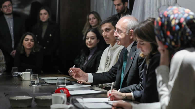 Kılıçdaroğlu, Londra’daki Türk öğrencilerle bir araya geldi