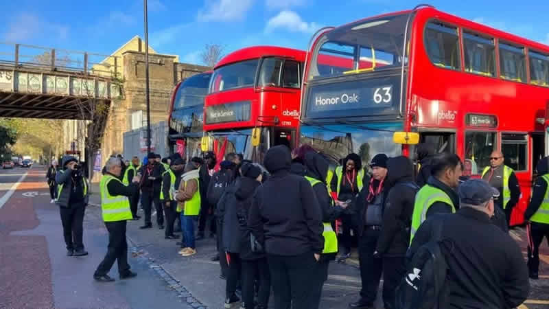 Londra’da otobüs şoförleri greve gitti