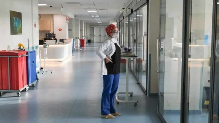 2024 Yılında Yurtdışında Eğitim Almış 4.880 Doktor İngiltere’den Ayrıldı