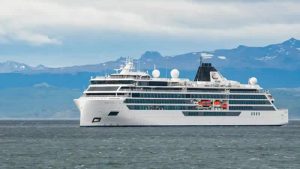 Cruise gemisini dev dalga vurdu; bir yolcu hayatını kaybetti