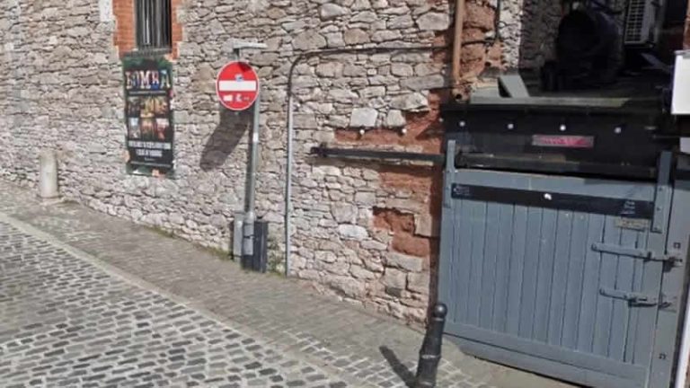 Exeter’de bir barda bilinmeyen bir madde kullanan 16 yaşındaki kız hayatını kaybetti