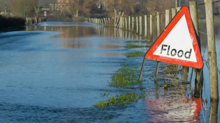 Galler’de şiddetli yağmur nedeniyle sel bekleniyor