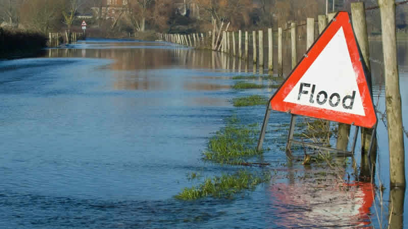 Galler’de şiddetli yağmur nedeniyle sel bekleniyor