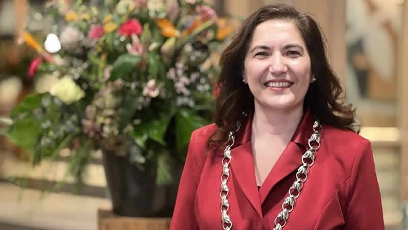 Hollanda’da ilk Türk kökenli belediye başkanı görevine başladı