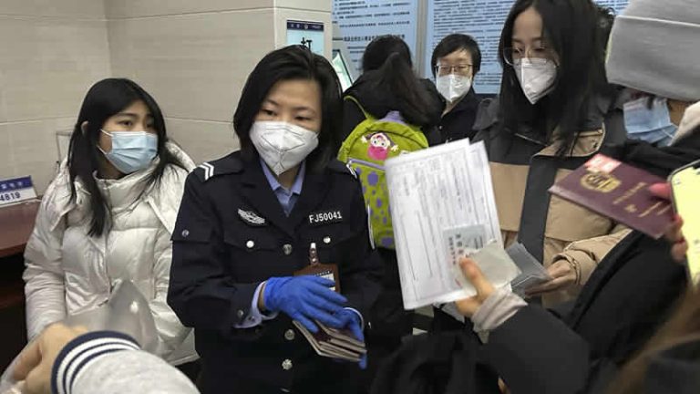 İngiltere, Çin’den gelenlerden negatif Covid testi isteyecek