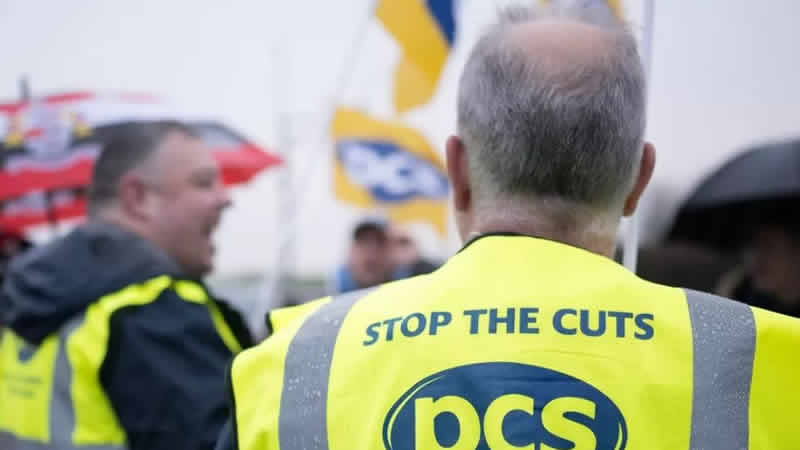 İngiltere havalimanlarındaki pasaport görevlileri tekrar greve gitti