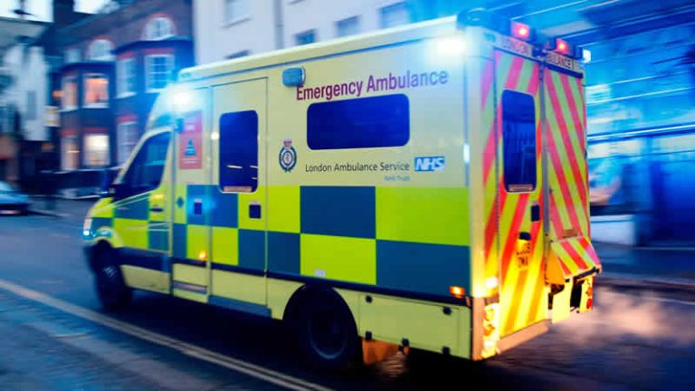 İngiltere ve Galler’de 10 bin ambulans personeli greve gidiyor