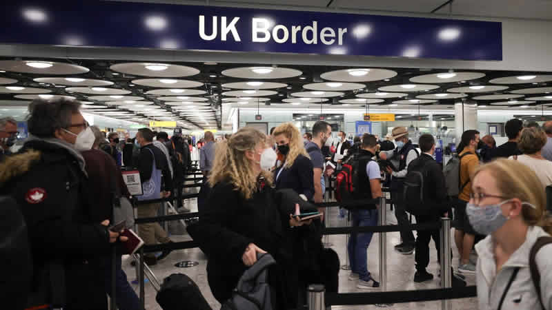 İngiltere’de 6 havalimanındaki pasaport personeli grevde