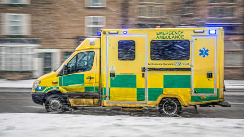 İngiltere’de ambulans personeli greve çıkıyor