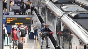 İngiltere’de demiryolu işçileri Noel arifesinde greve gidiyor