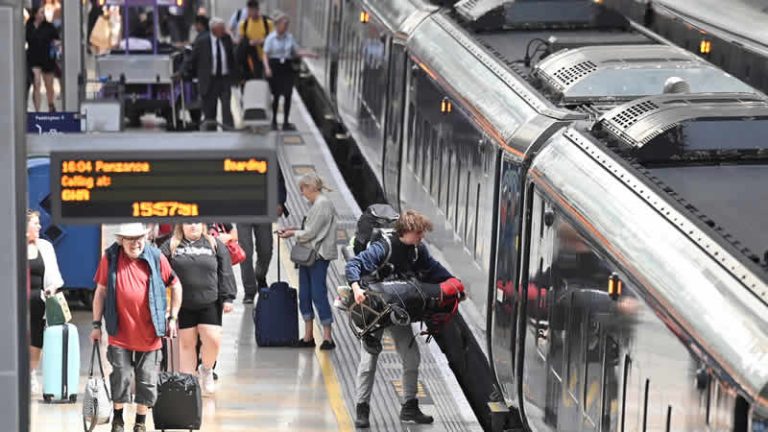 İngiltere’de demiryolu işçileri Noel arifesinde greve gidiyor