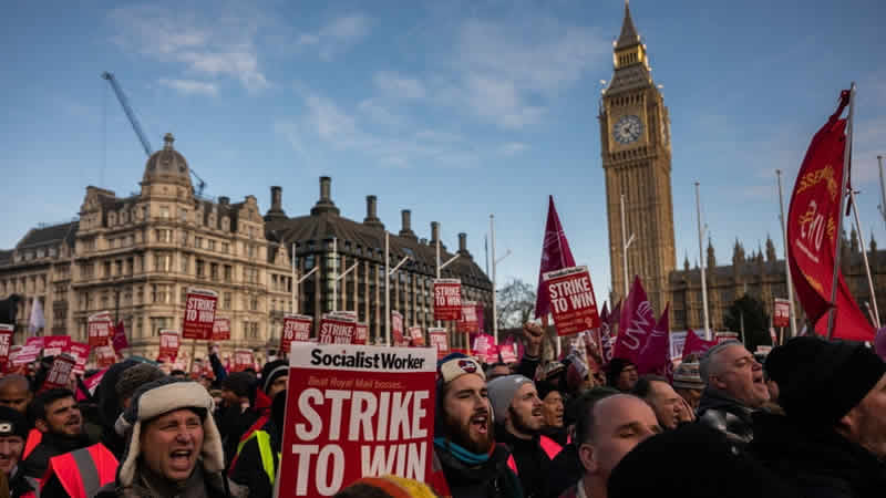 İngiltere’de grev dalgası hayatı durma noktasına getirdi