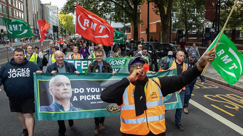 İngiltere’de grevdeki personelin yerine asker devreye giriyor