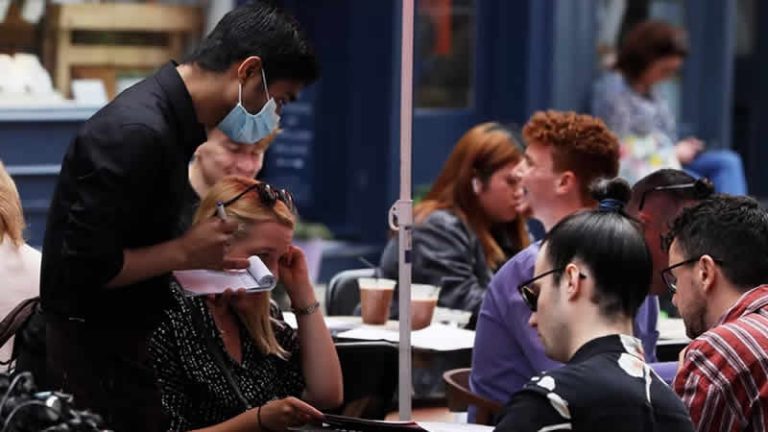 İngiltere’de hizmet sektörü kasımda daralmaya devam etti