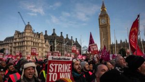 İngiltere’de hükümet grevler nedeniyle Acil Durum Komitesi’ni toplantıya çağırdı