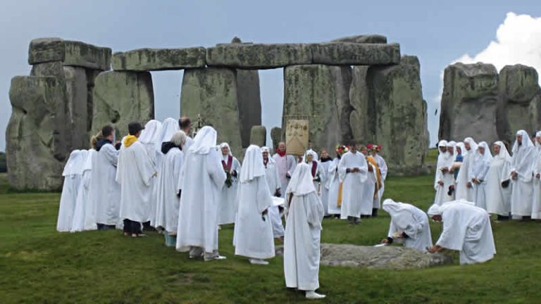 İngiltere’de kendini “pagan” olarak tanımlayanların sayısı arttı