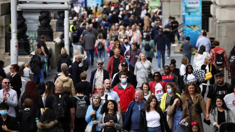 İngiltere’de, korona virüs test laboratuvarındaki hatalar araştırılıyor