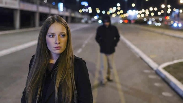 İngiltere’de yeni sokak tacizi yasası