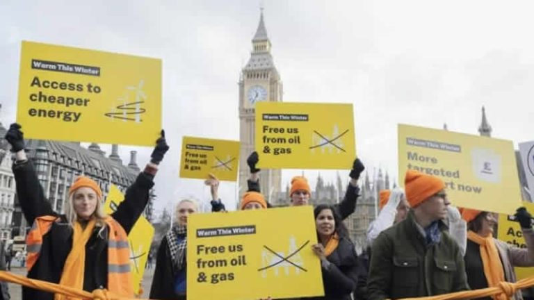 Londra’da artan ısınma maliyetleri protesto edildi