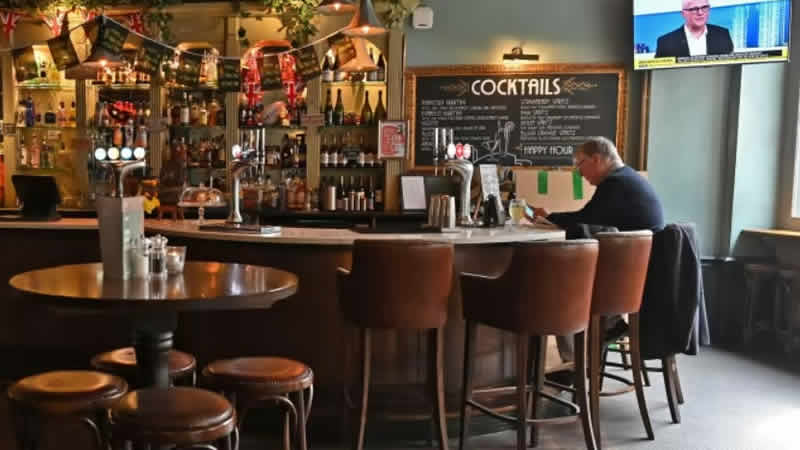 İngiltere’nin ünlü pubları krize yenik düştü