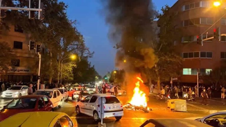 İran’da İngiltere bağlantılı yedi kişi gözaltına alındı