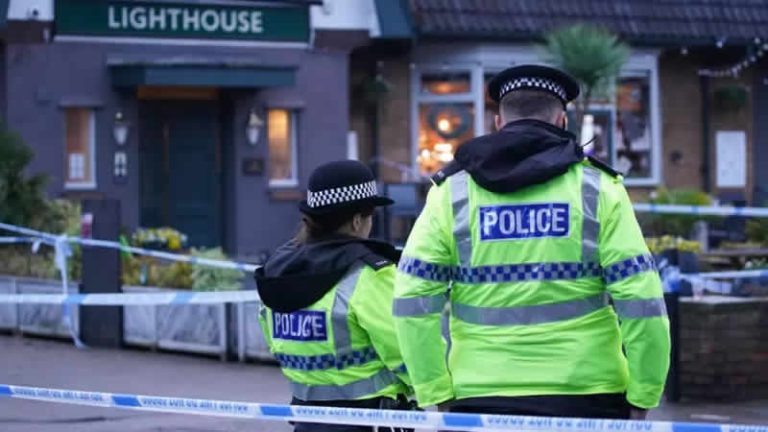 Merseyside’taki silahlı saldırıda bir kişi hayatını kaybetti